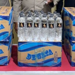 Basmi Miras Jelang Lebaran, Tim Opsnal Polsek Rasbar Sita 150 Botol Arak Bali