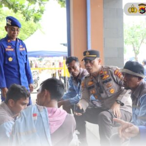 Pos Terpadu Pelabuhan Laut Bima Imbau Porter Jaga Keamanan Barang Bawaan Penumpang