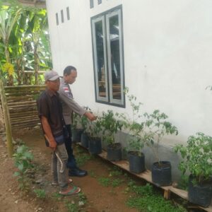 Sinergi Bhabinkamtibmas dan Warga Dukung Ketahanan Pangan di Lombok Barat
