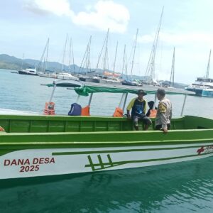 Polsek Sekotong Pastikan Keamanan Ambulance Boat Desa Gili Gede Indah
