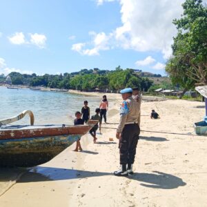 Patroli Polsek Sekotong: Jaga Keamanan Obyek Wisata Pantai Elak-elak