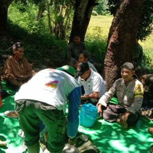 Bhabinkamtibmas Desa Kowo Laksanakan Giat Jum’at Curhat, Serap Aspirasi dan Keluhan Warga