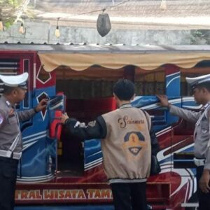 Sat Lantas Polres Bima Kota Berikan Himbauan Keselamatan Berlalu Lintas kepada Pemilik Kendaraan Odong-odong