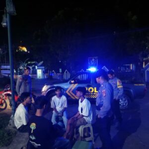 Polsek Wawo Laksanakan Patroli Blue Light untuk Cegah Gangguan Kamtibmas