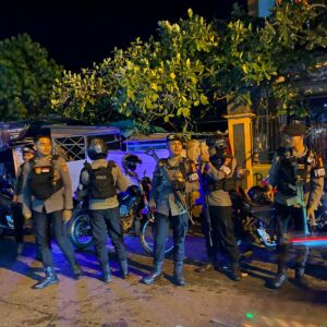 Sat Samapta Polres Bima Kota Gelar Patroli Blue Light, Berikan Himbauan Kamtibmas kepada Warga