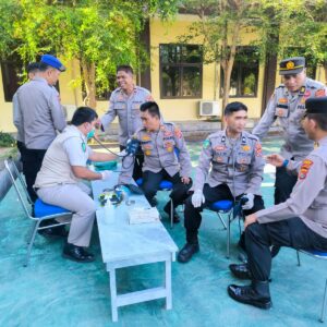 Si Dokes Laksanakan Screening Kesehatan Kepada Personil Polres Lombok Utara
