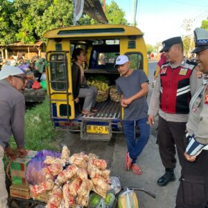 Polsek Tanjung Laksanakan Gatur Lalin dan Patroli Dialogis di Pasar Tanjung