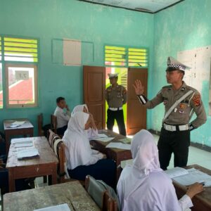 Satlantas Polres Bima Kota Gelar Sosialisasi Kamseltibcarlantas di SMPN 2 Kota Bima