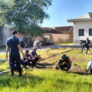 Kerja Bakti Warnai Jum’at Bersih di Desa Gelogor