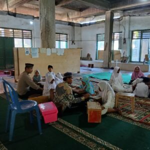 Bhabinkamtibmas Desa Ntori Sambang dan Ajar Anak-anak Mengaji di TPA Nurul Huda, Sampaikan Pesan Kamtibmas