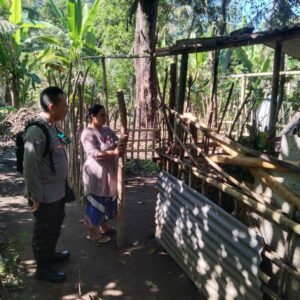 Bhabinkamtibmas Batulayar Barat Ajak Warga Manfaatkan Pekarangan untuk Ketahanan Pangan