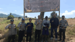 Kapolsek Lape Pimpin Langsung Pemasangan Banner Himbauan Stop Tambang Ilegal di Bukit Labaong
