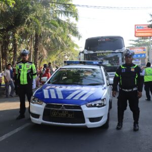 Polres Loteng Kawal Dan Amankan Keberangkatan 393 Calon Jamaah Haji Kloter 02. 