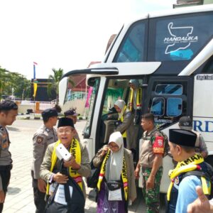 Sinergi TNI, Polri dan PPIH Amankan Kedatangan CJH Mataram