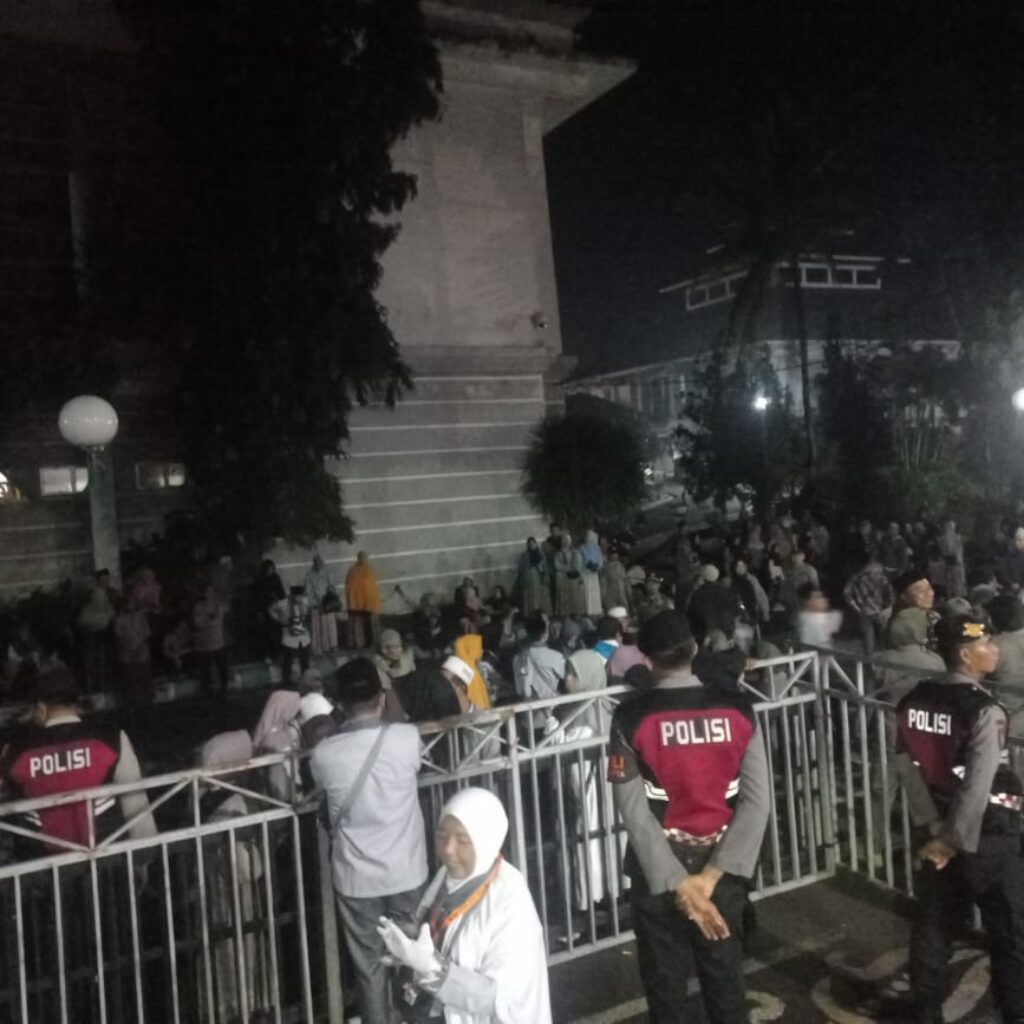 Polres Lombok Barat Kawal Ketat Keberangkatan 393 Calon Haji ke Asrama Haji