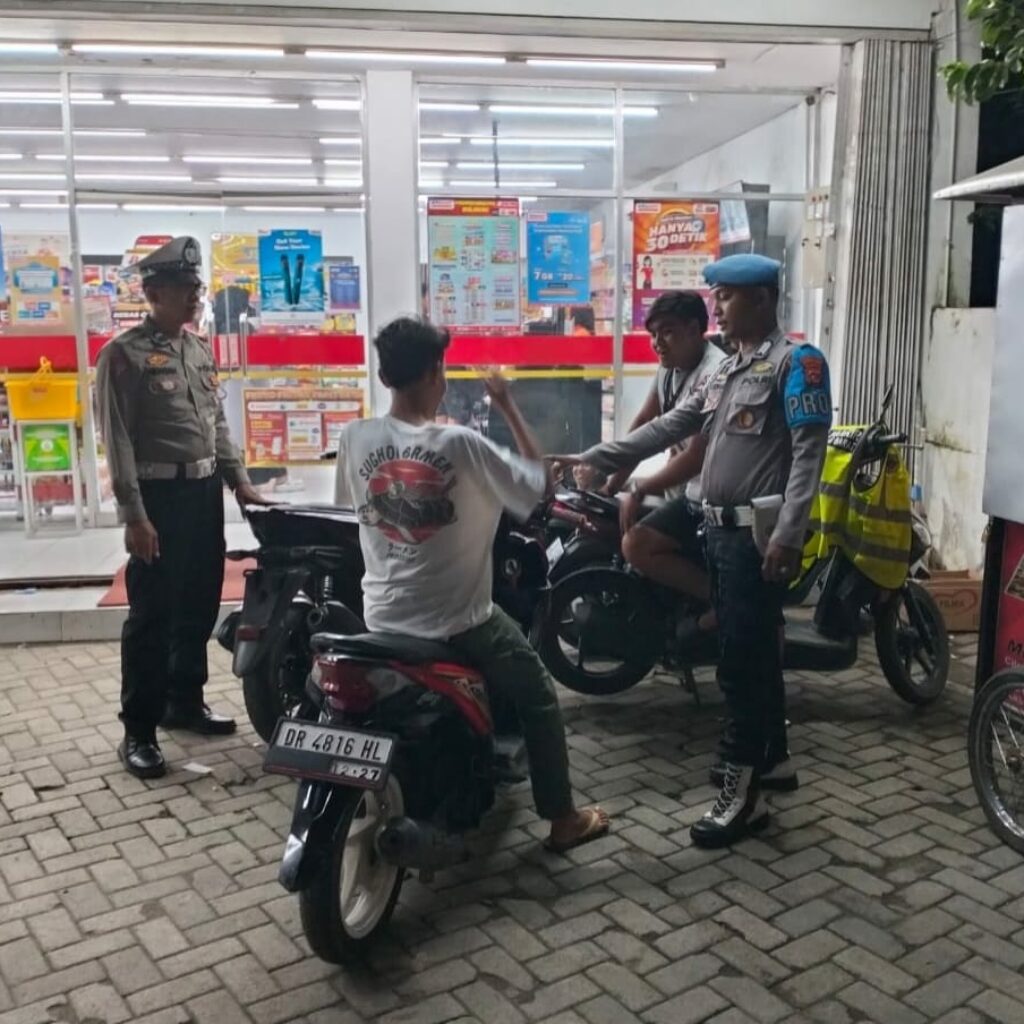 Sinergi Polri dan Warga, Polsek Kediri Gelar Patroli Dialogis