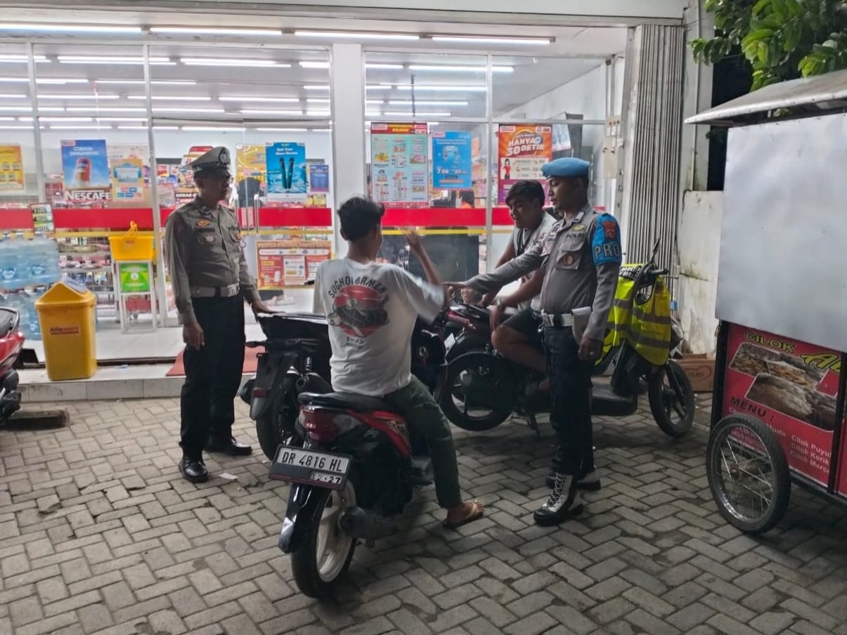 Sinergi Polri dan Warga, Polsek Kediri Gelar Patroli Dialogis
