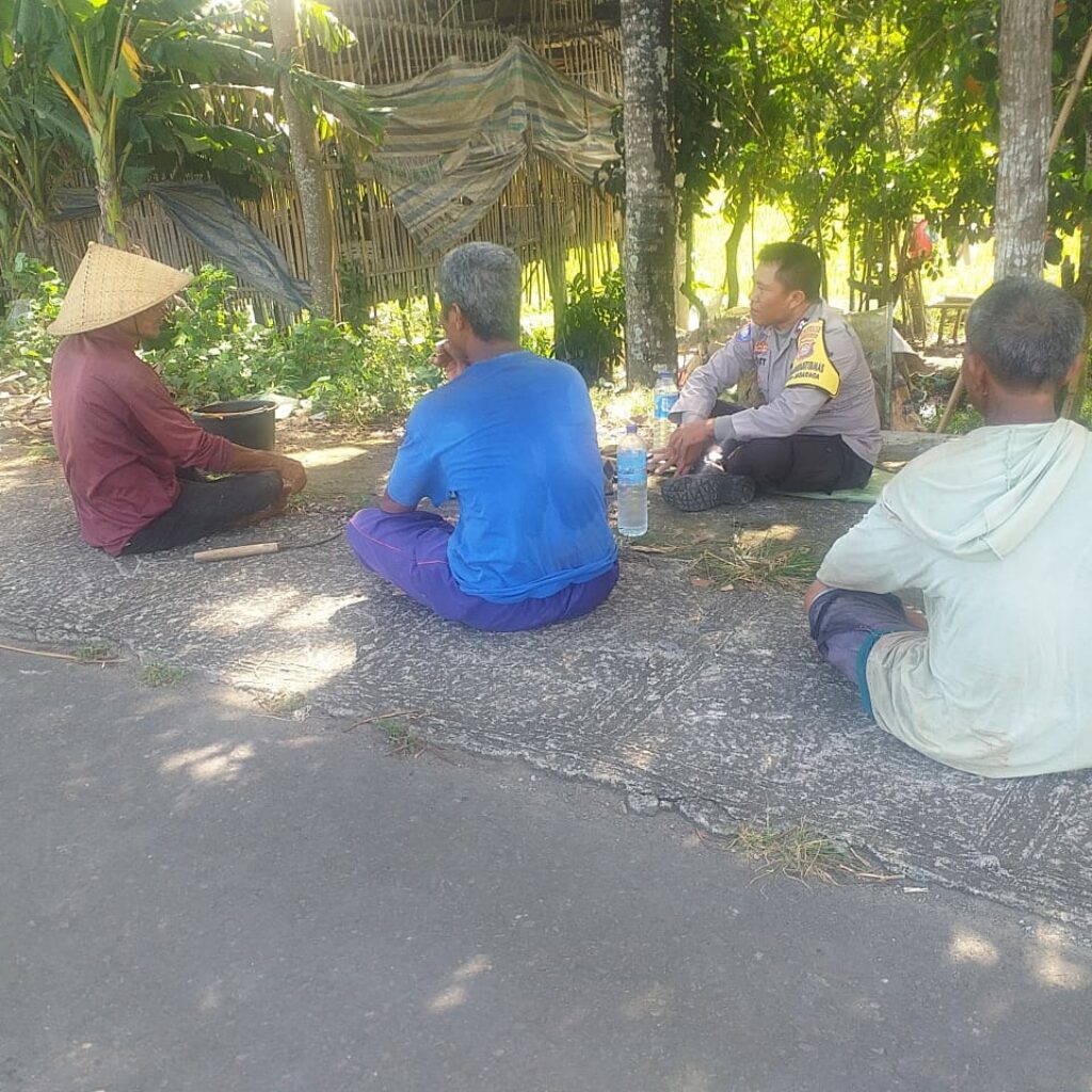 Pentingnya Ketahanan Pangan: Polsek Kuripan Kunjungi Warga Desa Jagaraga