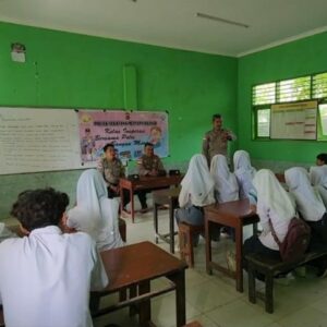 Polsek Sekotong Edukasi Santri Soal Narkoba, Bullying, dan Pernikahan Dini
