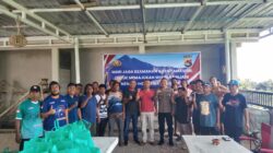 Menyambut Hari Buruh, Direktorat Intelkam Polda NTB bersama Polsek Bayan Bagikan Bansos