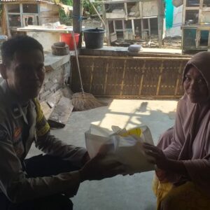 Polsek Lembar Salurkan Bantuan Nutrisi Mantap, Pererat Hubungan dengan Masyarakat