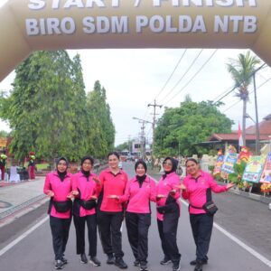 Meriah dan Penuh Semangat, Bhayangkari NTB Gelar Jalan Santai Sambut HUT ke-45 Yayasan Kemala Bhayangkari