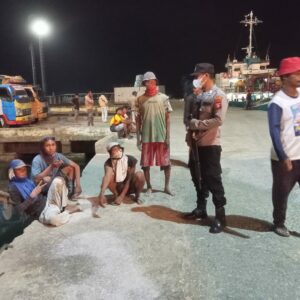 Polsek Kawasan Pelabuhan Laut Bima Gelar Patroli Rutin di Areal Dermaga untuk Ciptakan Rasa Aman