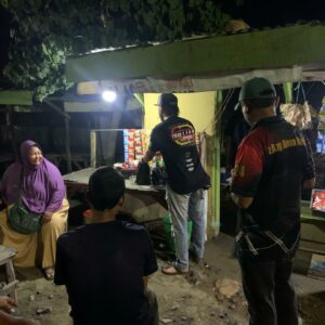 Tim Opsnal Polsek Rasbar Gerebek Warung Penjual Miras di Kawasan Amahami