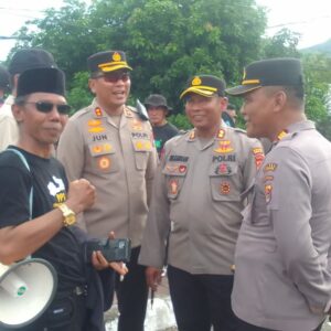 Kapolres Sumbawa Barat dan Kapolres Sumbawa Pimpin Pengamanan pada Aksi Unjuk Rasa Pembentukan Provinsi Pulau Sumbawa
