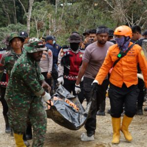Konsep OtomHari Ke-5 Penanganan Banjir Bandang, Karo Ops Polda Papua Barat Tinjau Lokasi Bencana di Pegunungan Arfakatis