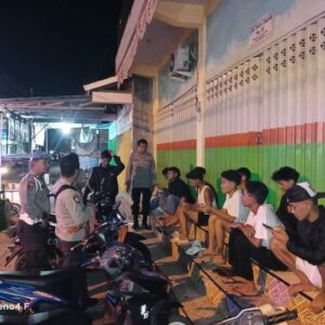 Cegah Gangguan Kamtibmas, Polsek Asakota Gelar Patroli Blue Light di Malam Hari