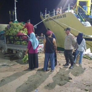 Polsek Kawasan Pelabuhan Laut Bima Laksanakan Patroli Rutin dan Beri Himbauan Harkamtibmas di Areal Dermaga