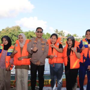 Kapolres Loteng Buka Lomba Balap Sampan Meriahkan Hari Bhayangkara ke-79. 