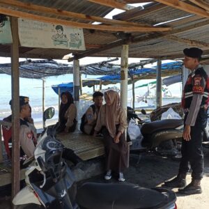 Polres Lombok Barat Edukasi Remaja Desa Kuranji Dalang Lewat Patroli Kamtibmas