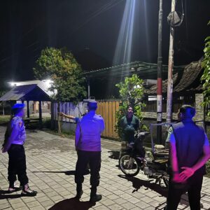 Polsek Labuapi Intensifkan Patroli Malam di Permukiman Padat Lombok Barat