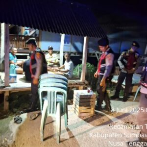 Patroli Sat Samapta Polres Sumbawa Barat Sasar Pemukiman Warga, Aktifkan Siskamling