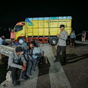 Polsek Kawasan Pelabuhan Laut Bima Laksanakan Patroli Rutin dan Himbauan Kamtibmas di Area Dermaga