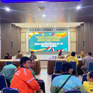 Sambut HUT Bhayangkara, Polres Dumai Beri Pengobatan Gratis hingga Sembako untuk Pengemudi Ojol