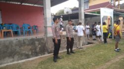Polsubsektor Brang Ene Lakukan Pengamanan Pertandingan Sepak Bola di Desa Mura, Sekaligus Ajak Warga Jaga Kamtibmas