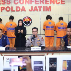 Polda Jatim Amankan 4 Orang Admin dan Anggota Group WA Gay di Surabaya