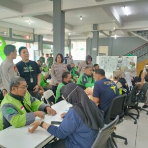 Biddokkes Polda Jatim Gelar Bakti Kesehatan Berkah Bagi Ribuan Ojol di Hari Bhayangkara ke 79