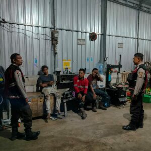 Patroli Dialogis Polsek Sekongkang, Sosialisasikan Keselamatan Kerja dan Aplikasi SELAMAT