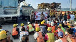 Polres Lombok Barat Salurkan Bantuan ke Buruh Pelabuhan Lembar