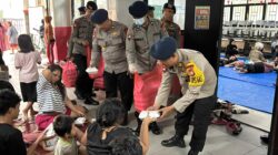 Brimob Gelar Dapur Lapangan di Kampung Melayu, Bantu Warga Terdampak Banjir