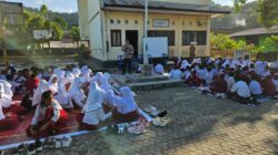 Bhabinkamtibmas Polsek Sekongkang Hadiri MPLS di SDN 1 Sekongkang, Bangun Kedekatan dengan Dunia Pendidikan Sejak Dini