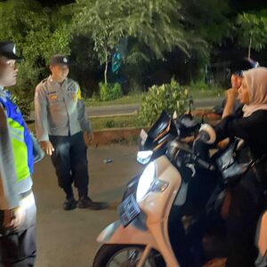 Polsek Poto Tano Gelar Kegiatan Rutin yang Ditingkatkan (KRYD) di Simpang Haji Yasim