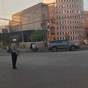Personel Satlantas Polres Bima Kota Laksanakan Kegiatan Rawan Pagi/Strong Point, Wujudkan Kamseltibcarlantas yang Kondusif