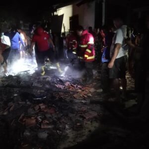 Rumah Panggung di Moyo Hilir Ludes Dilahap Api, Diduga Akibat Korsleting Listrik