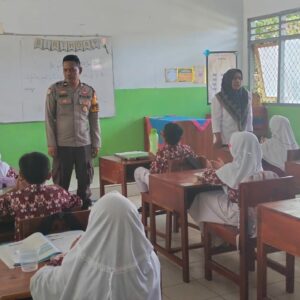 Bhabinkamtibmas Polres Bima Kota Pantau Kegiatan Makan Bergizi Gratis di Dua Sekolah Dasar