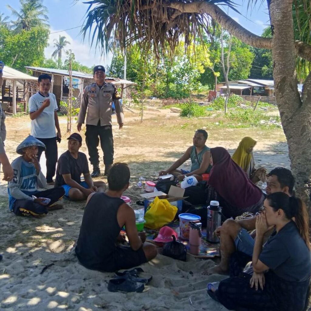 Polsek Sekotong Perketat Patroli Wisata Pantai Elak-Elak demi Keamanan Wisatawan